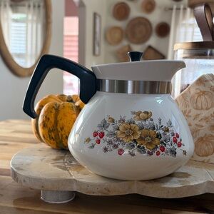 RARE 
Bantry Garden Teapot
Corningware